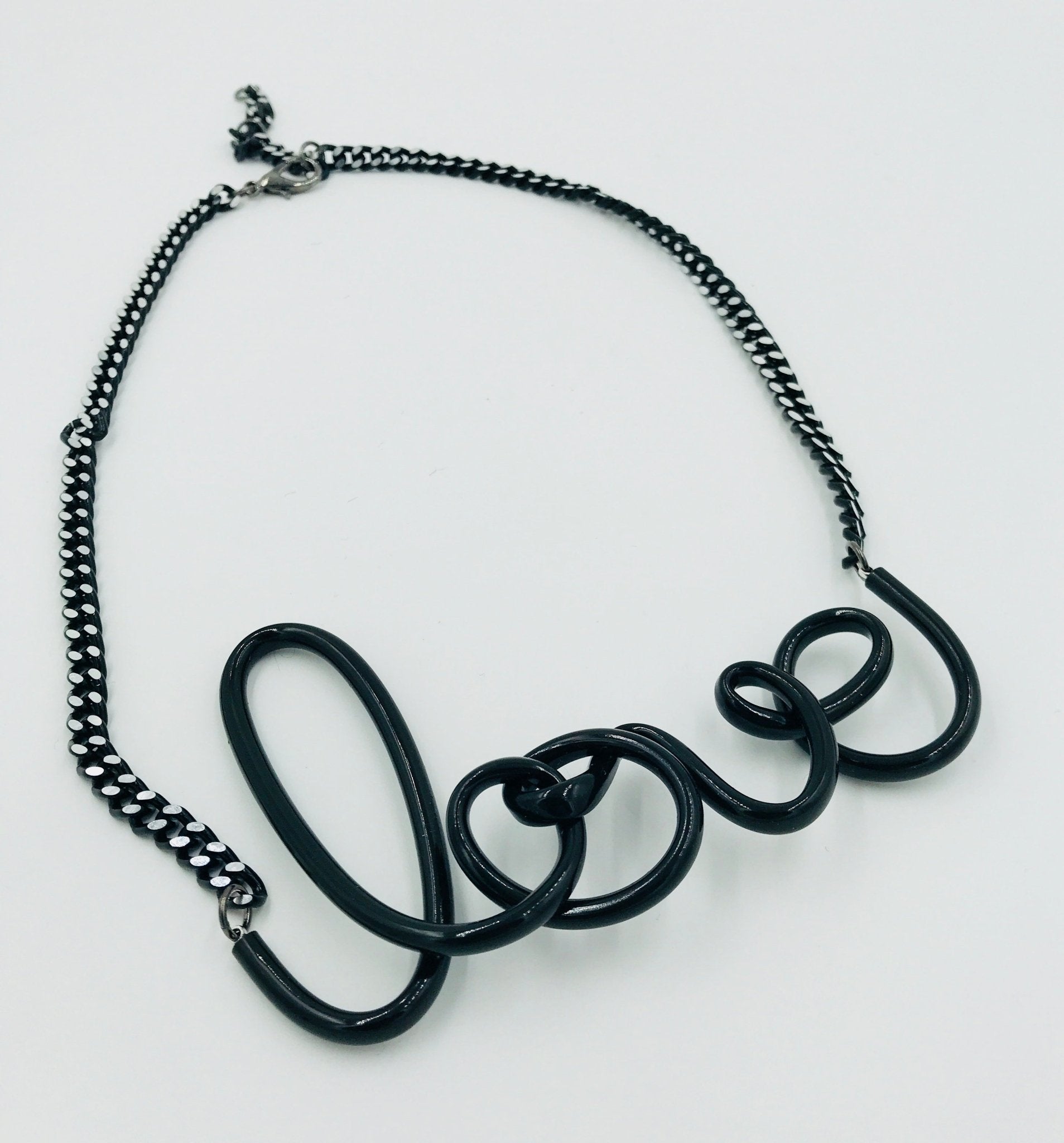 LOVE Necklace - Maison Numéro 12