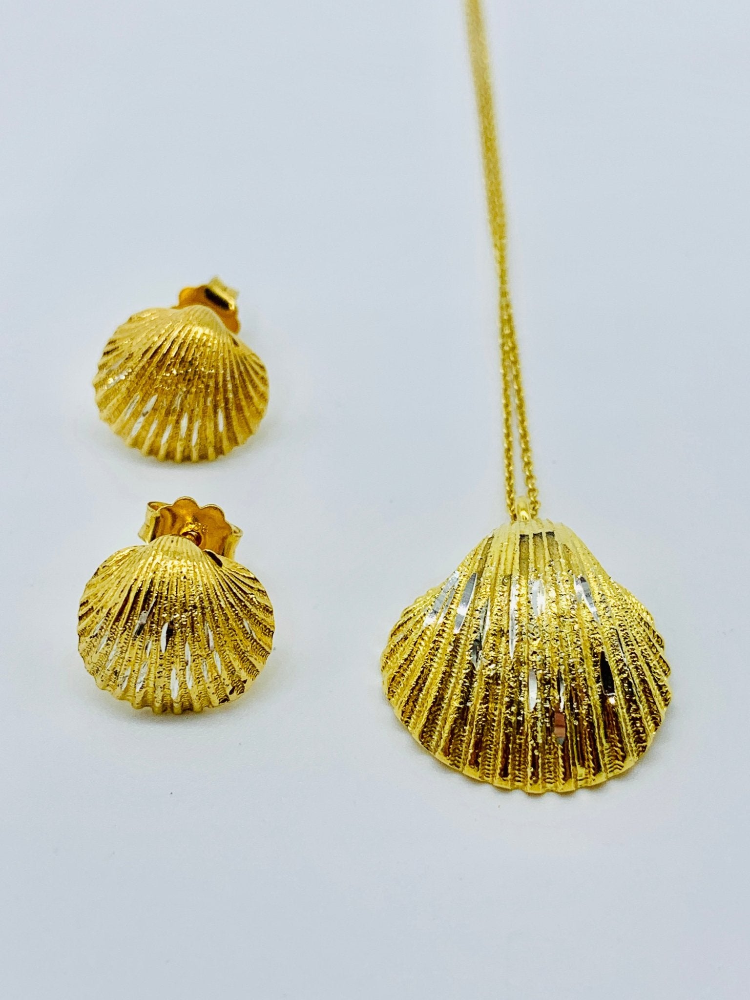 SHELL Earrings - Maison Numéro 12