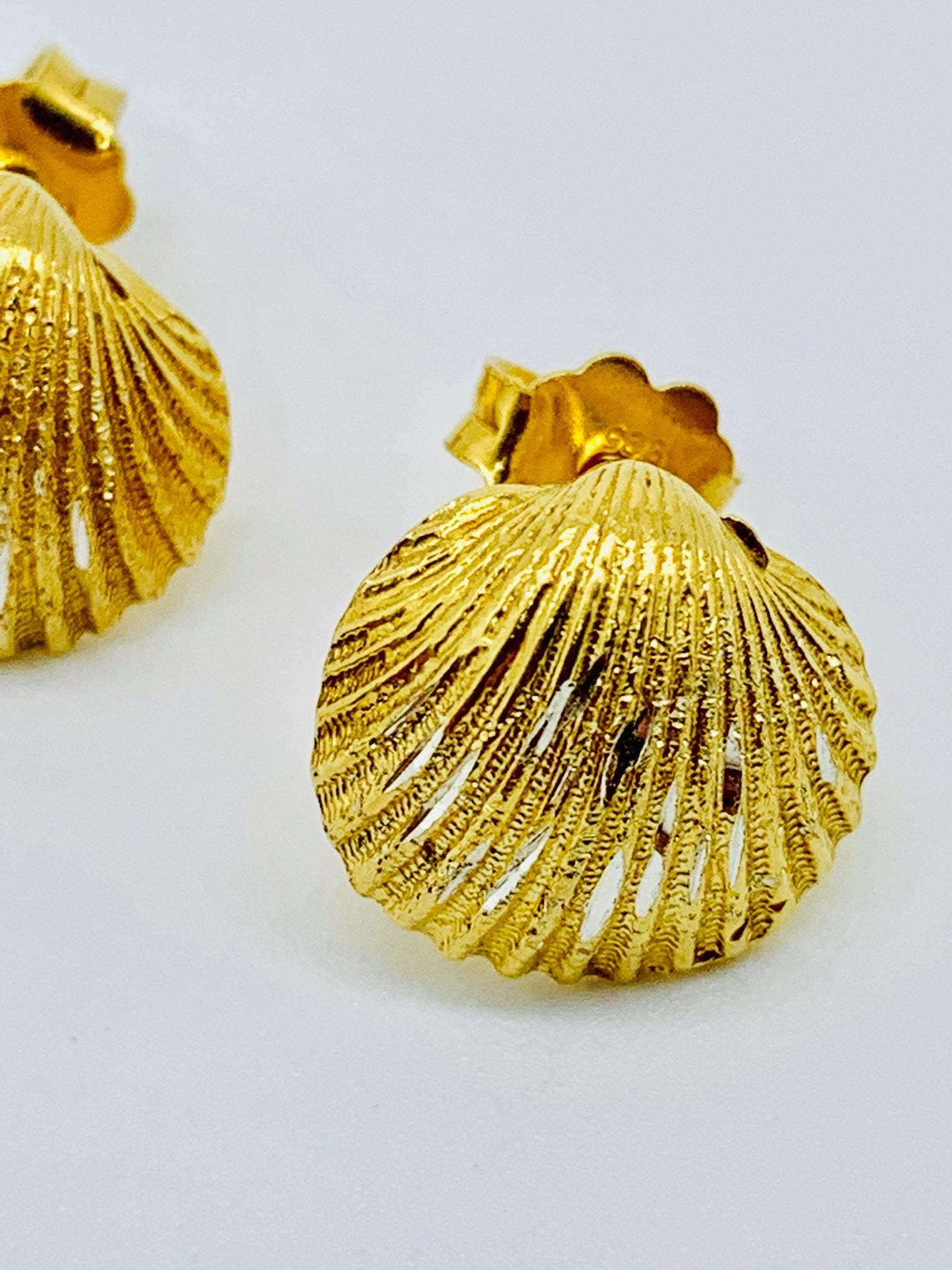 SHELL Earrings - Maison Numéro 12