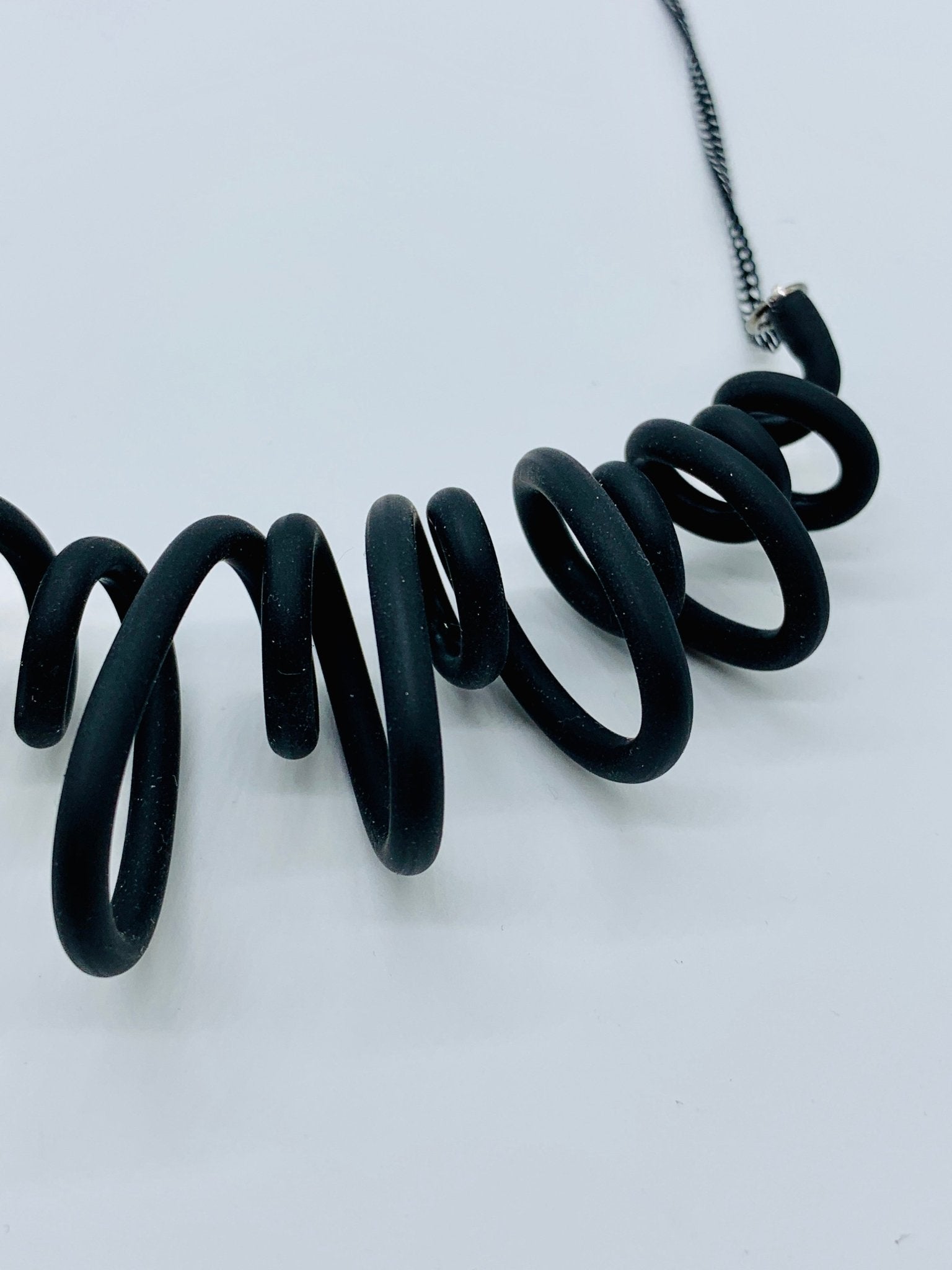 "W" Necklace - Maison Numéro 12