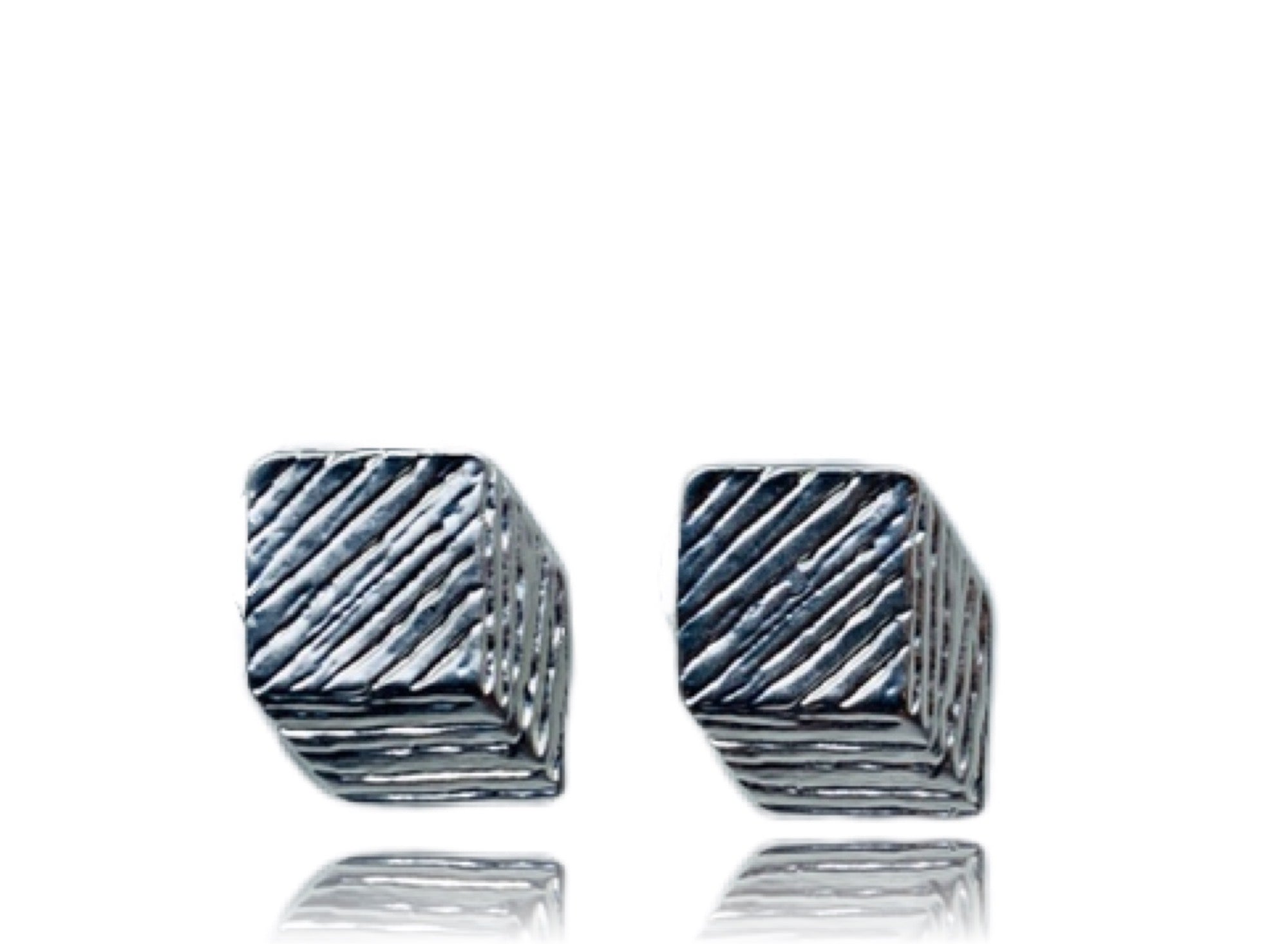 ONLY ONE CUBE Earrings - Maison Numéro 12